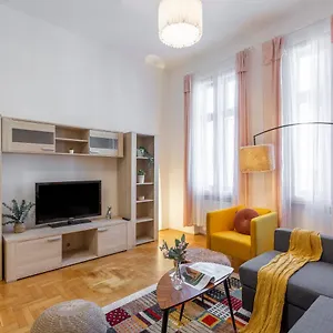 central-gozsdu-apartment-in-the-party-street.inbudapesthotels.com/